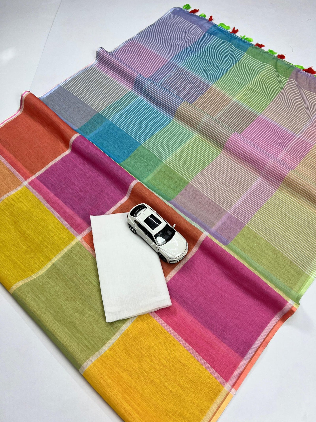 Chic Plain Linen Saree with Digital Print & Fumka Latkan – Paired with Bangalori Satin Blouse image 2