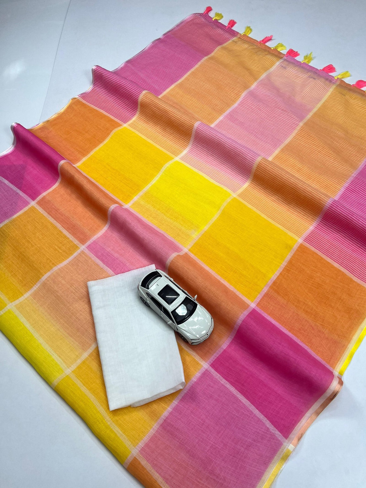 Elegant Plain Linen Saree with Artistic Digital Print & Fun Fumka Latkan – Paired with Bangalori Satin Blouse image 2