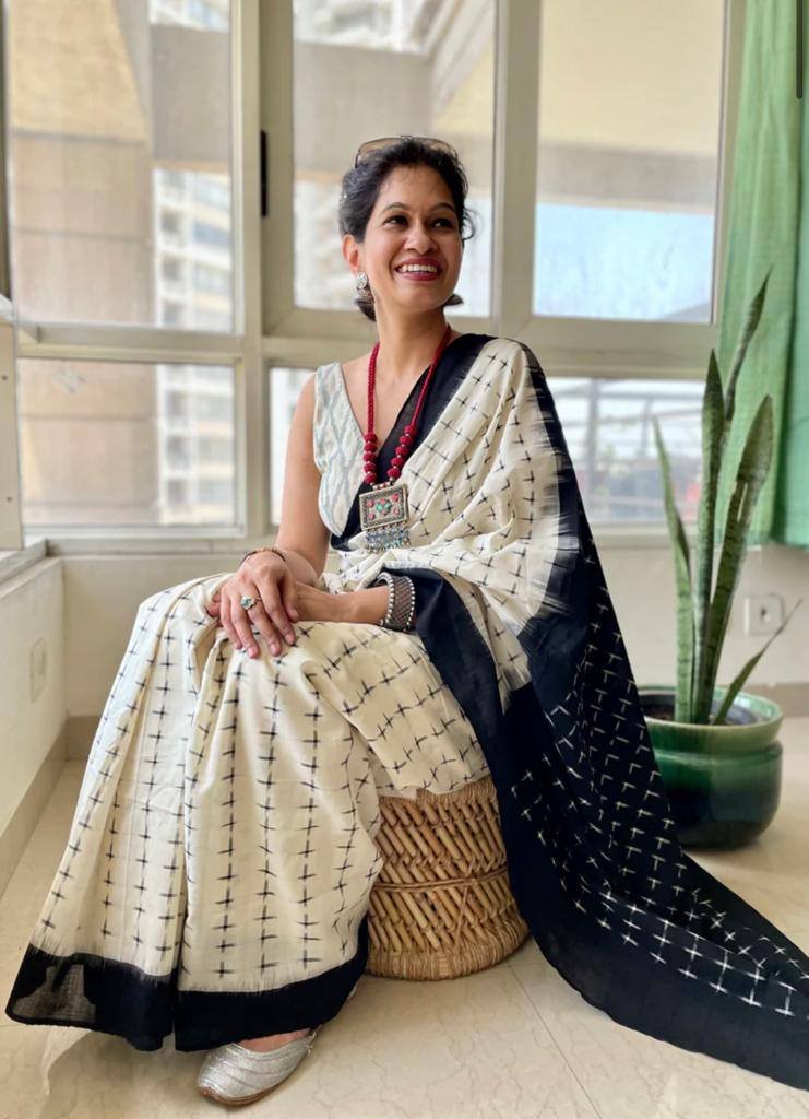 Elegant Plain Linen Saree with Digital Print & Blouse image 0