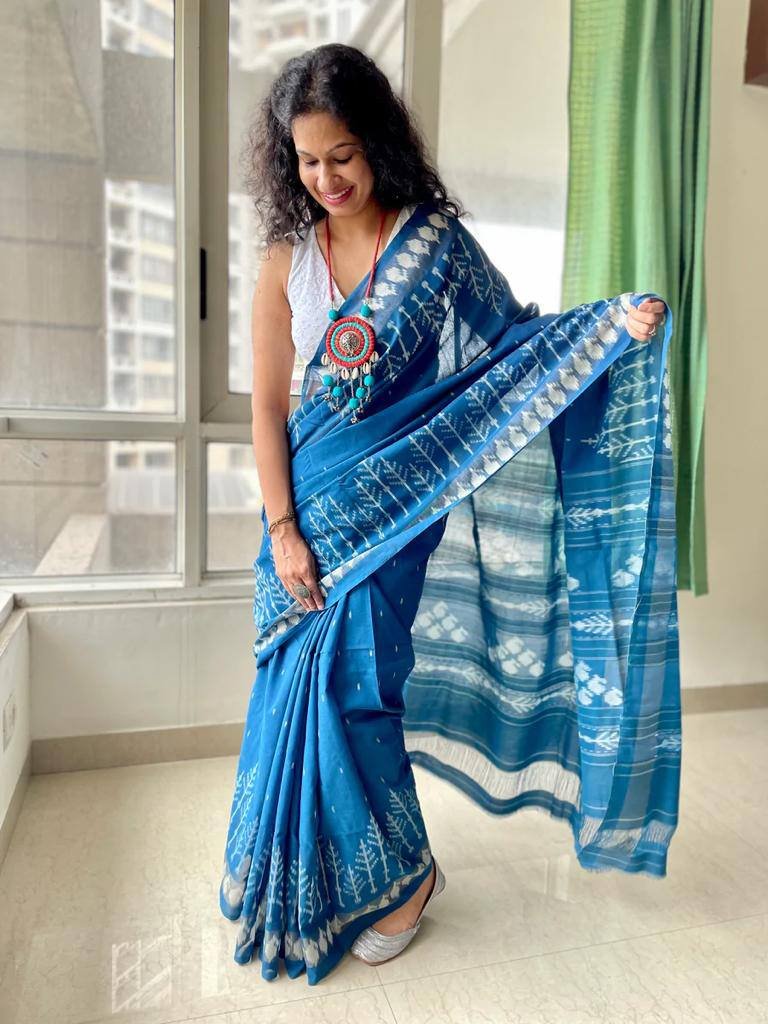 Elegant Plain Linen Saree with Digital Print & Blouse image 3