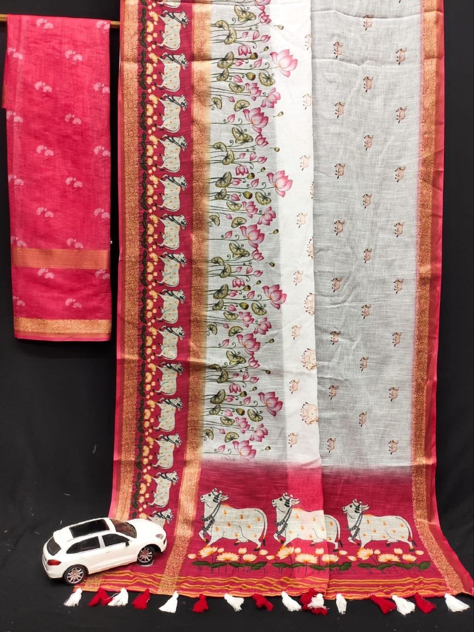 Elegant Gold Linen Saree with 3 Weaving Patta & Digital Print | Latkan Detail | With Blouse image 12
