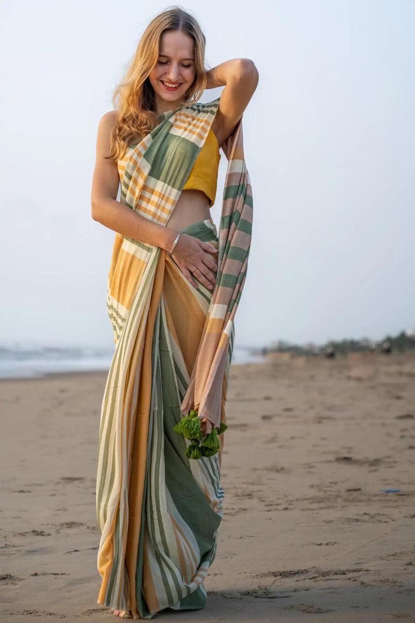 Plain Linen Saree with Digital Print & Fumka Latkan | With Bangaloiry Satin Blouse image 8