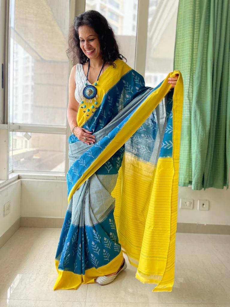 Elegant Plain Linen Saree with Digital Print & Blouse image 1