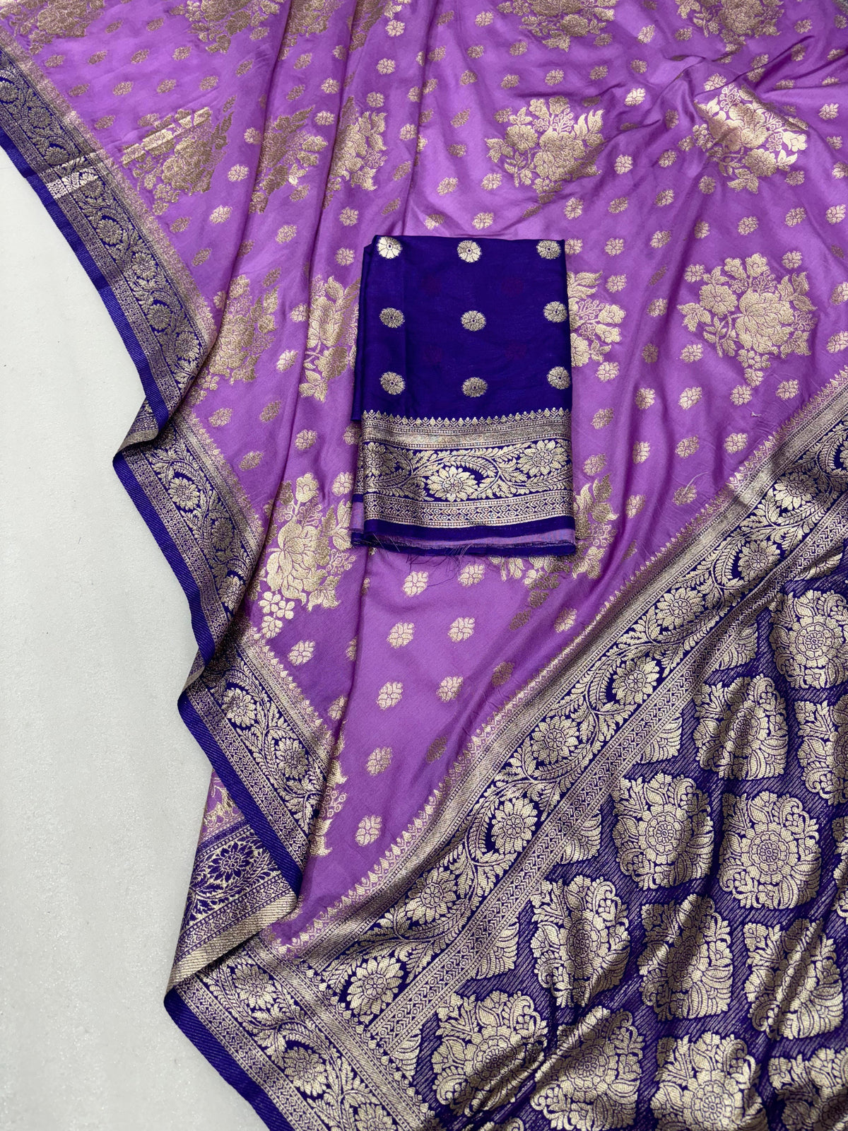 Dola Chap Dye Silk Saree with Contrast Border & Tussels | Patrika Chap | Matching Dola Silk Blouse