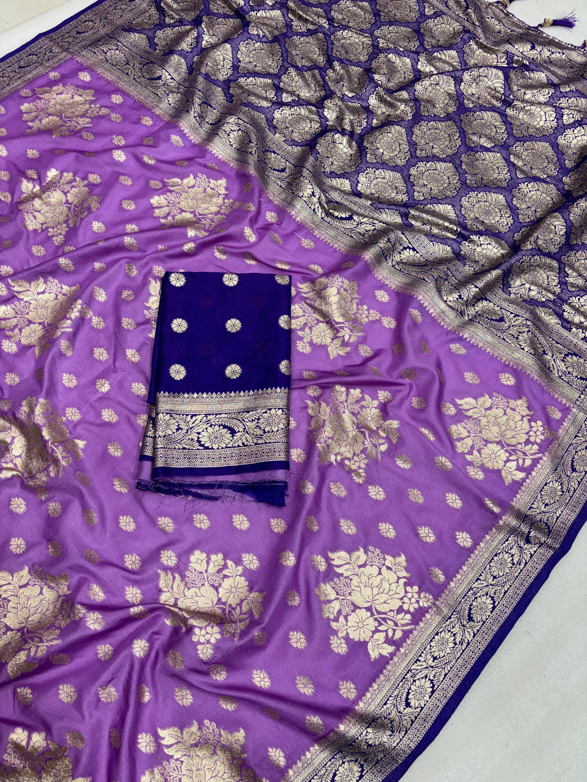 Dola Chap Dye Silk Saree with Contrast Border & Tussels | Patrika Chap | Matching Dola Silk Blouse