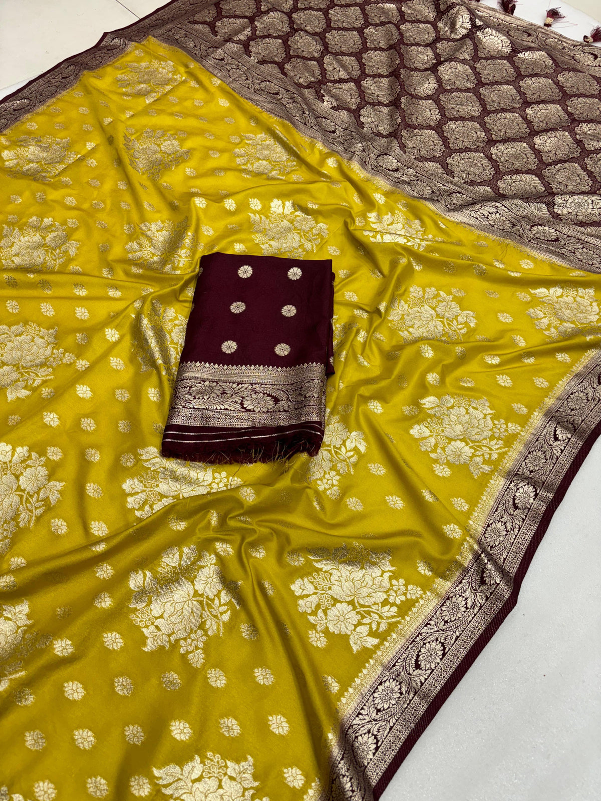Dola Chap Dye Silk Saree with Contrast Border & Tussels | Patrika Chap | Matching Dola Silk Blouse