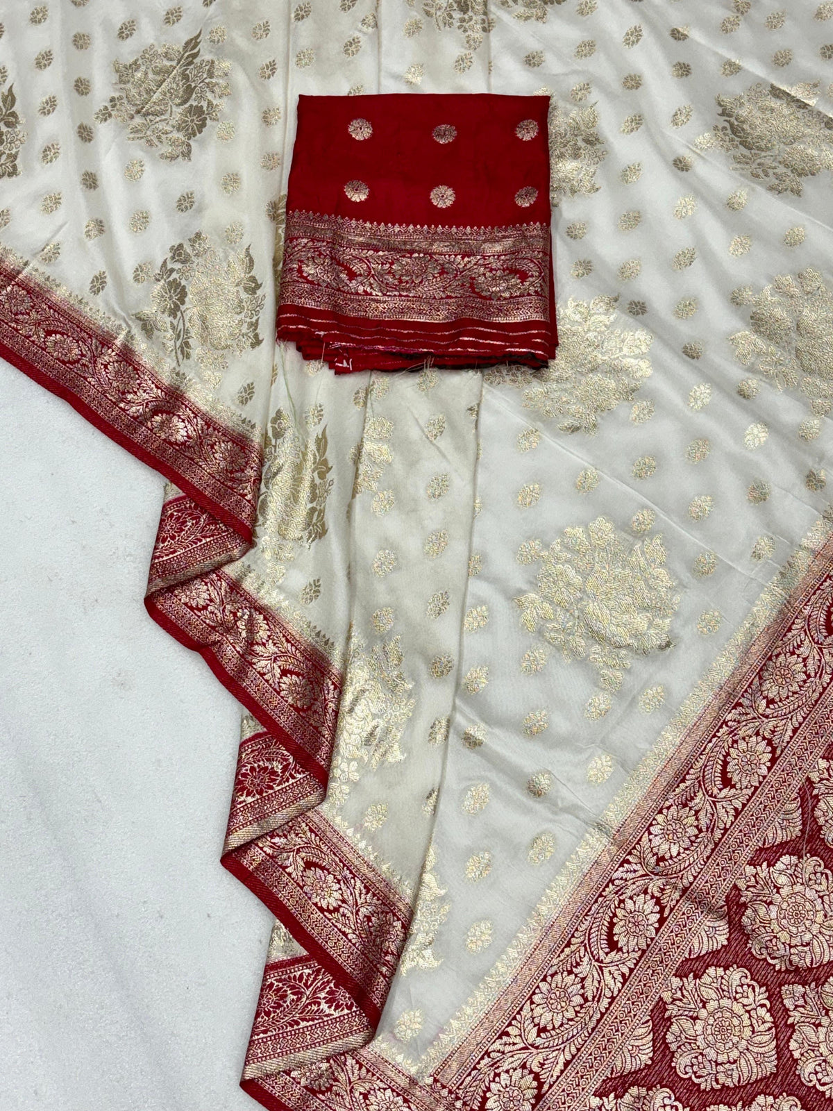 Dola Chap Dye Silk Saree with Contrast Border & Tussels | Patrika Chap | Matching Dola Silk Blouse