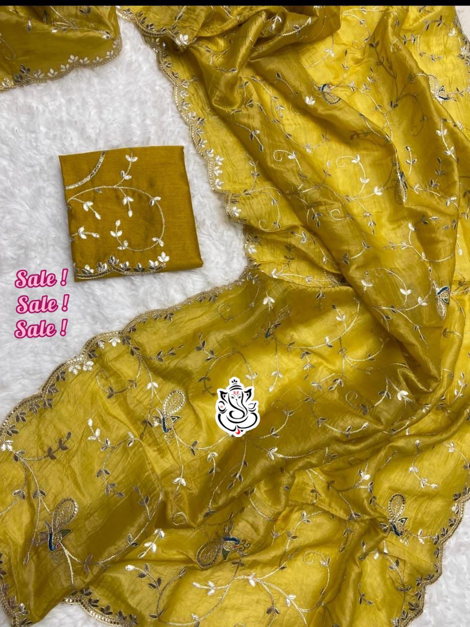 Exclusive Gold Crush Gotapatti Zaal Saree with Peacock Butta & Cutwork Border