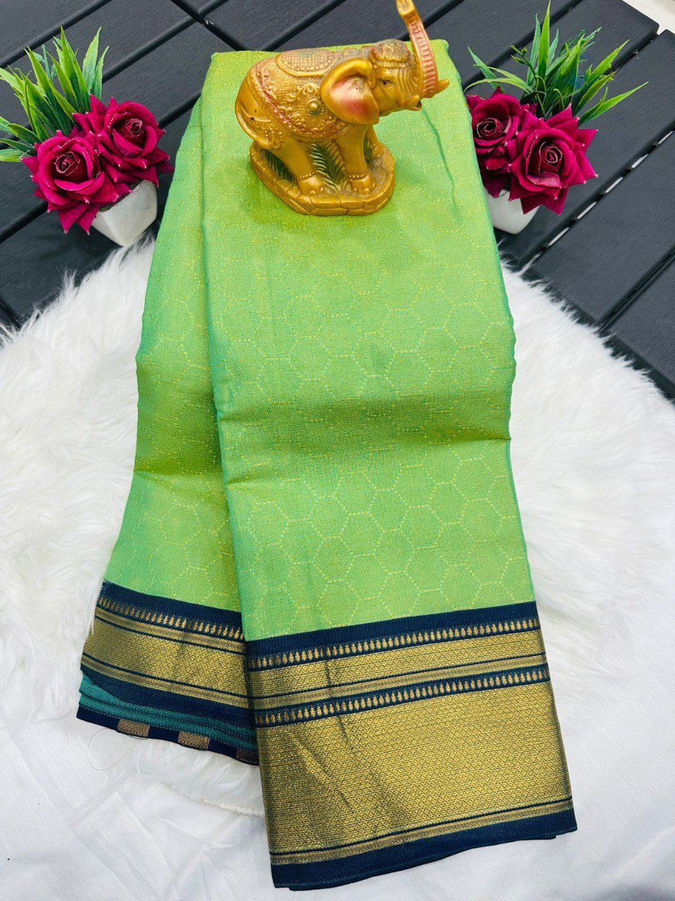 Kanchivaram Silk Saree – Pure Mercerised Silk with Exclusive Zari Checks & Contrast Blouse