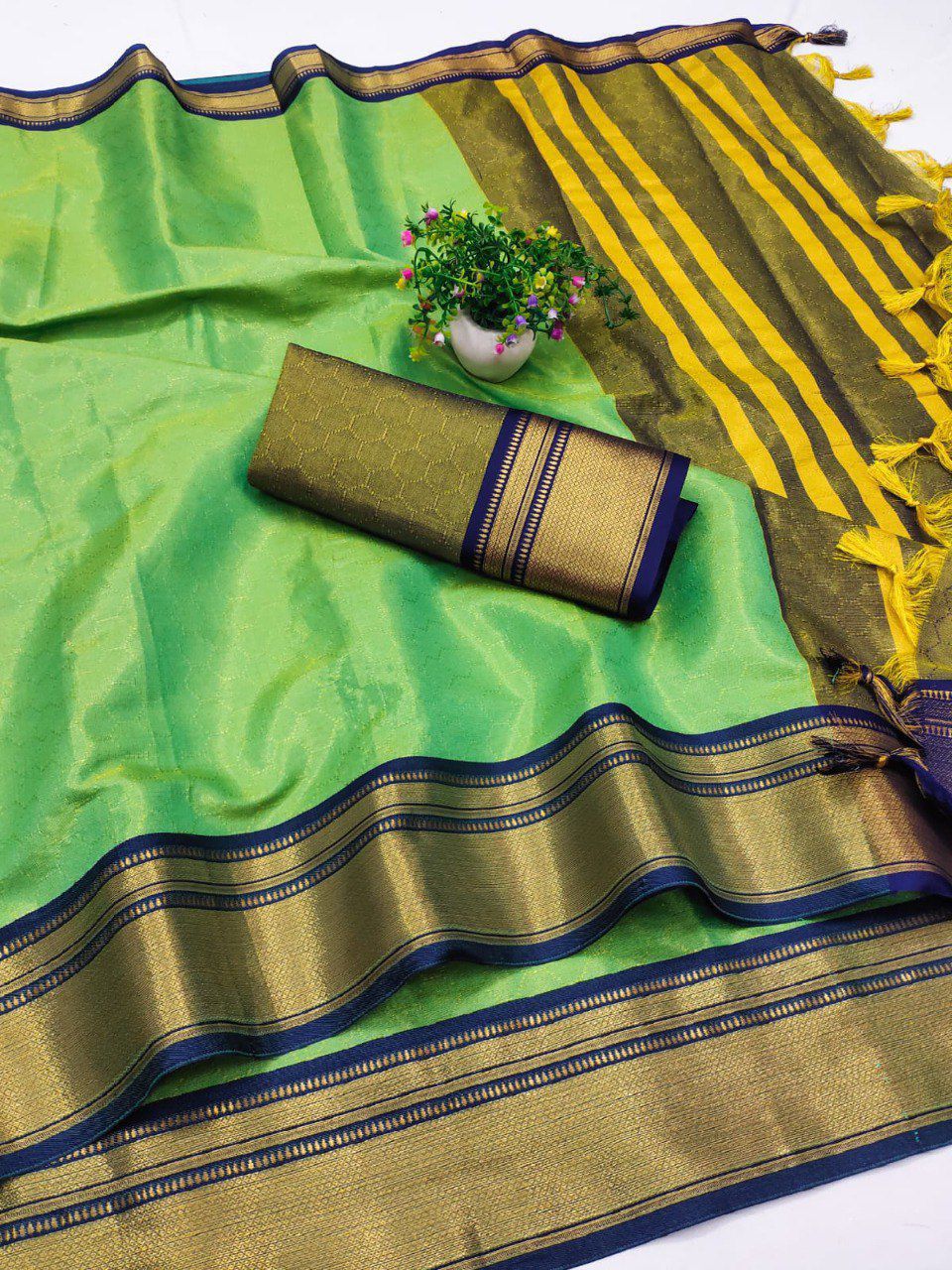 Kanchivaram Silk Saree – Pure Mercerised Silk with Exclusive Zari Checks & Contrast Blouse
