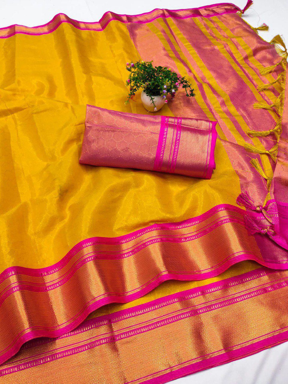Kanchivaram Silk Saree – Pure Mercerised Silk with Exclusive Zari Checks & Contrast Blouse
