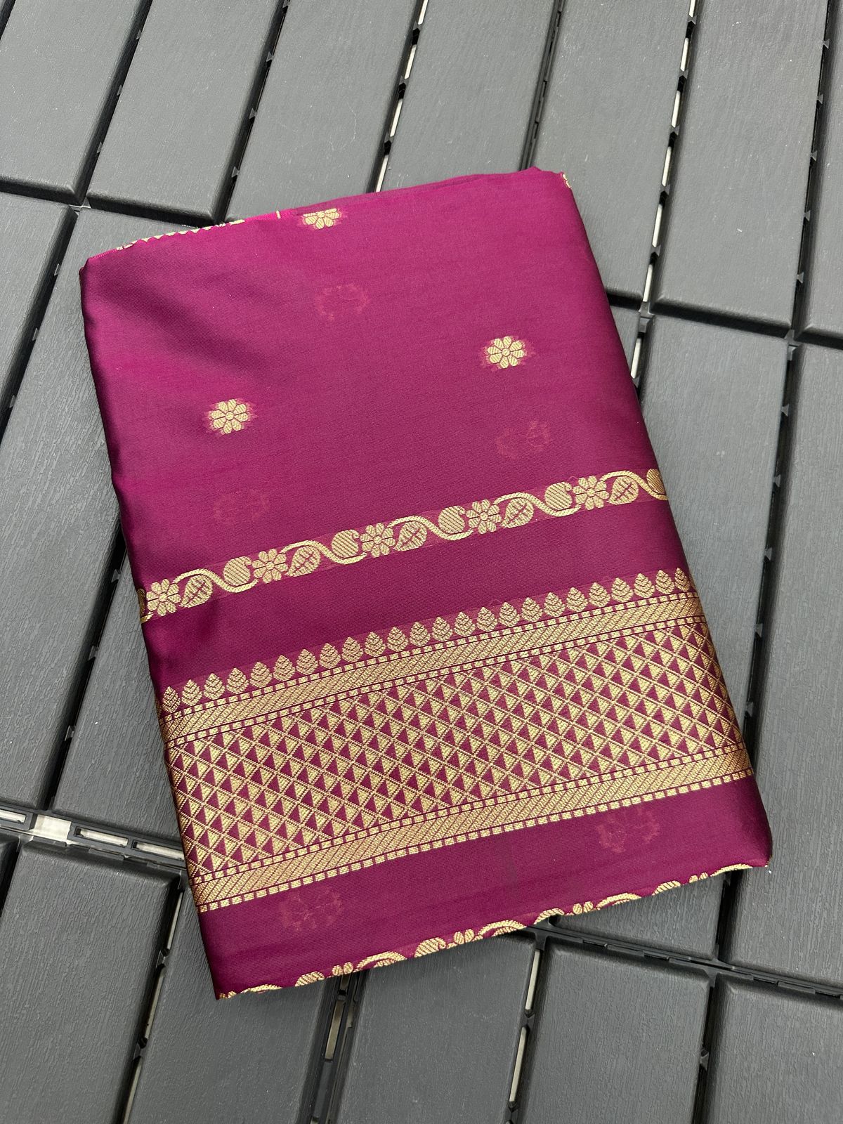 Soft Lichi Silk Art Jacquard Saree with Contrast Blouse – Wedding & Party Wear