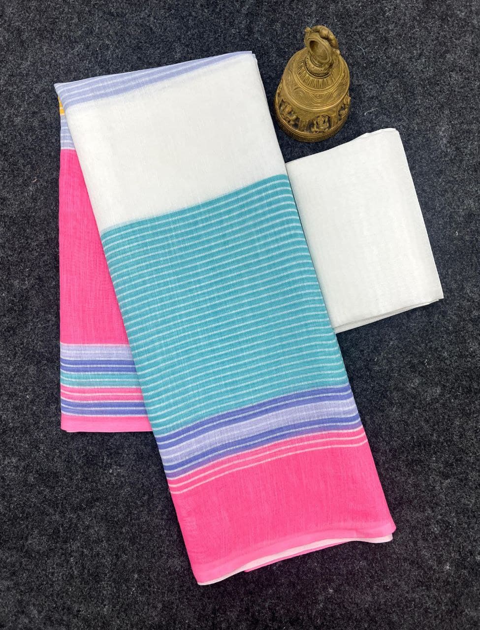 Plain Linen Saree with Digital Print & Latkan