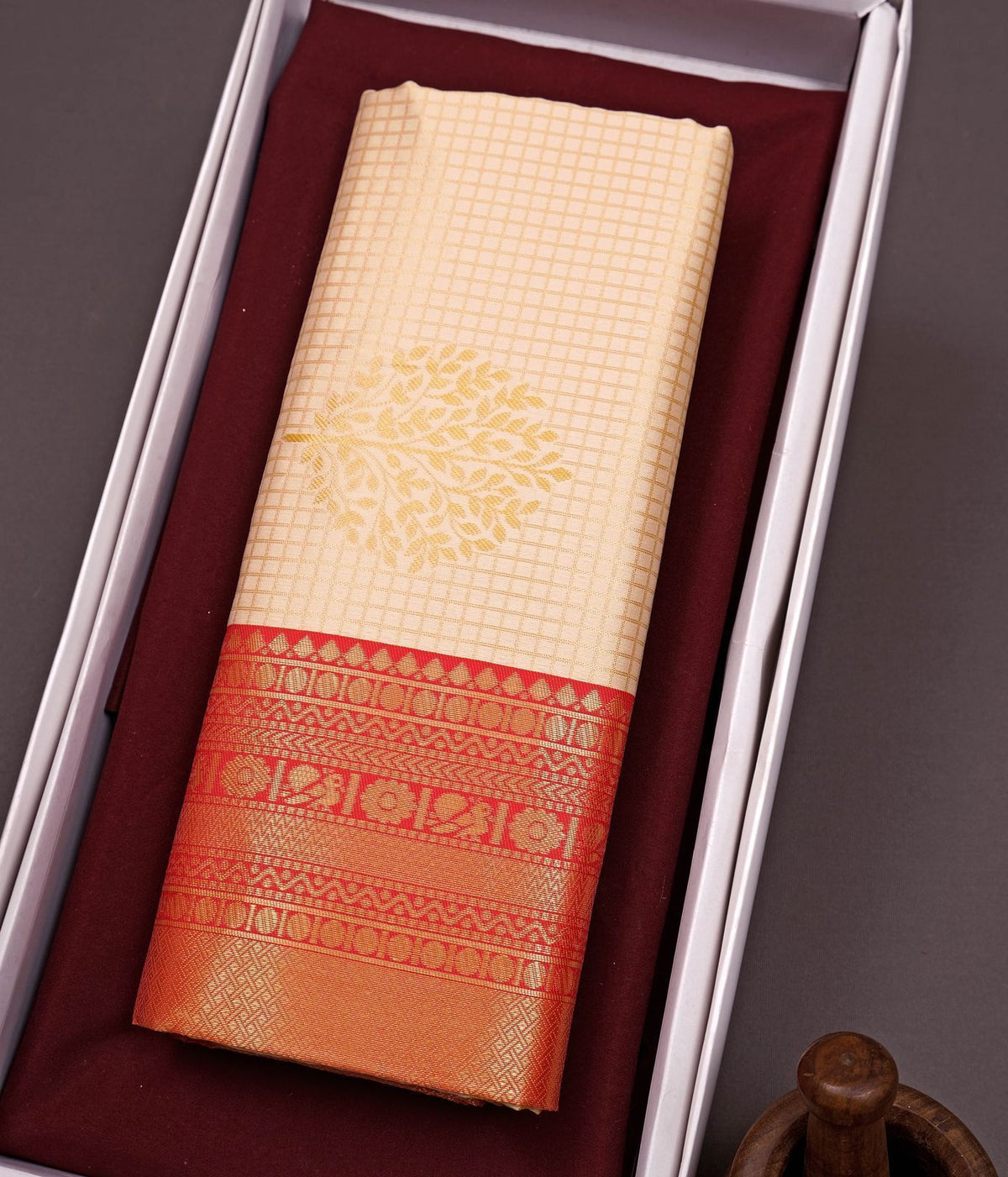 Elegant Soft Lichi Silk Saree with Rich Jacquard Border
