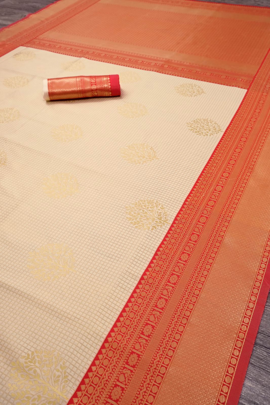 Elegant Soft Lichi Silk Saree with Rich Jacquard Border