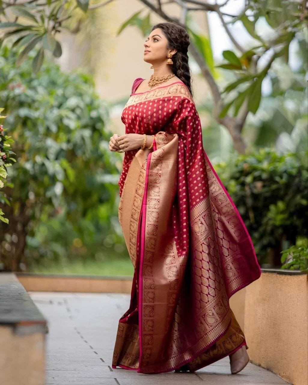Soft Lichi Silk Saree with Jacquard Work – Traditional & Lightweight