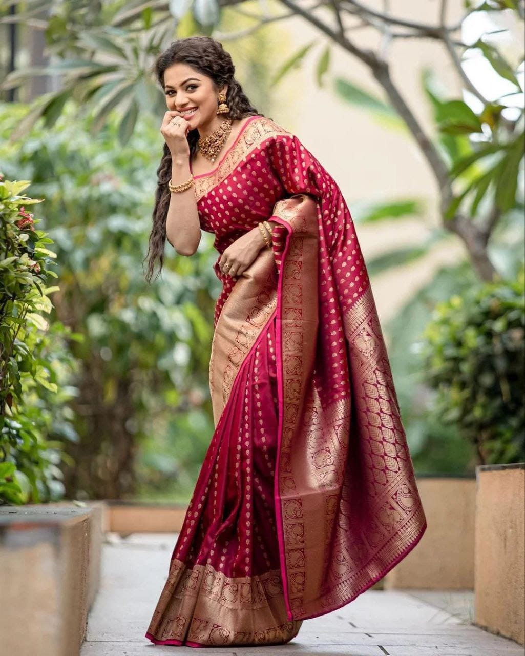 Soft Lichi Silk Saree with Jacquard Work – Traditional & Lightweight