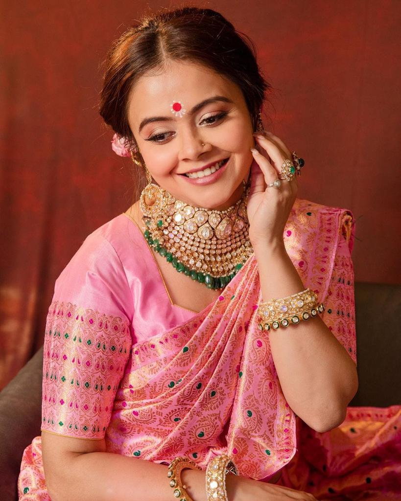 Soft Lichi Silk Saree with Rich Pallu & Jacquard Work – Contrast Blouse | Premium Quality