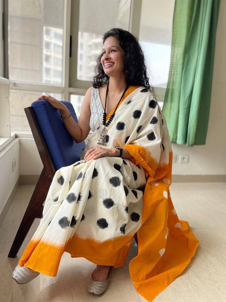 Elegant Plain Linen Saree with Digital Print & Blouse image 13