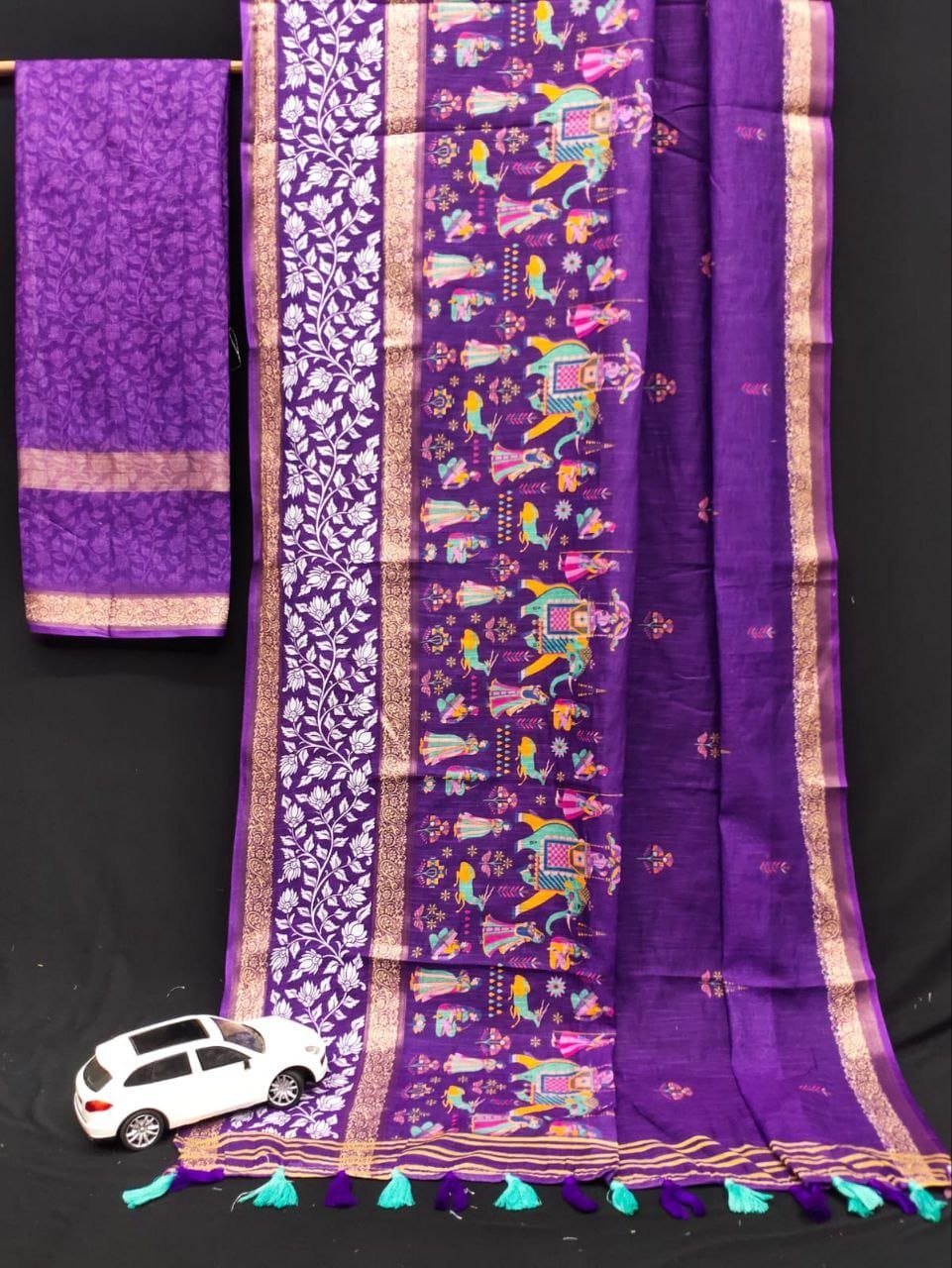 Elegant Gold Linen Saree with 3 Weaving Patta & Digital Print | Latkan Detail | With Blouse image 13