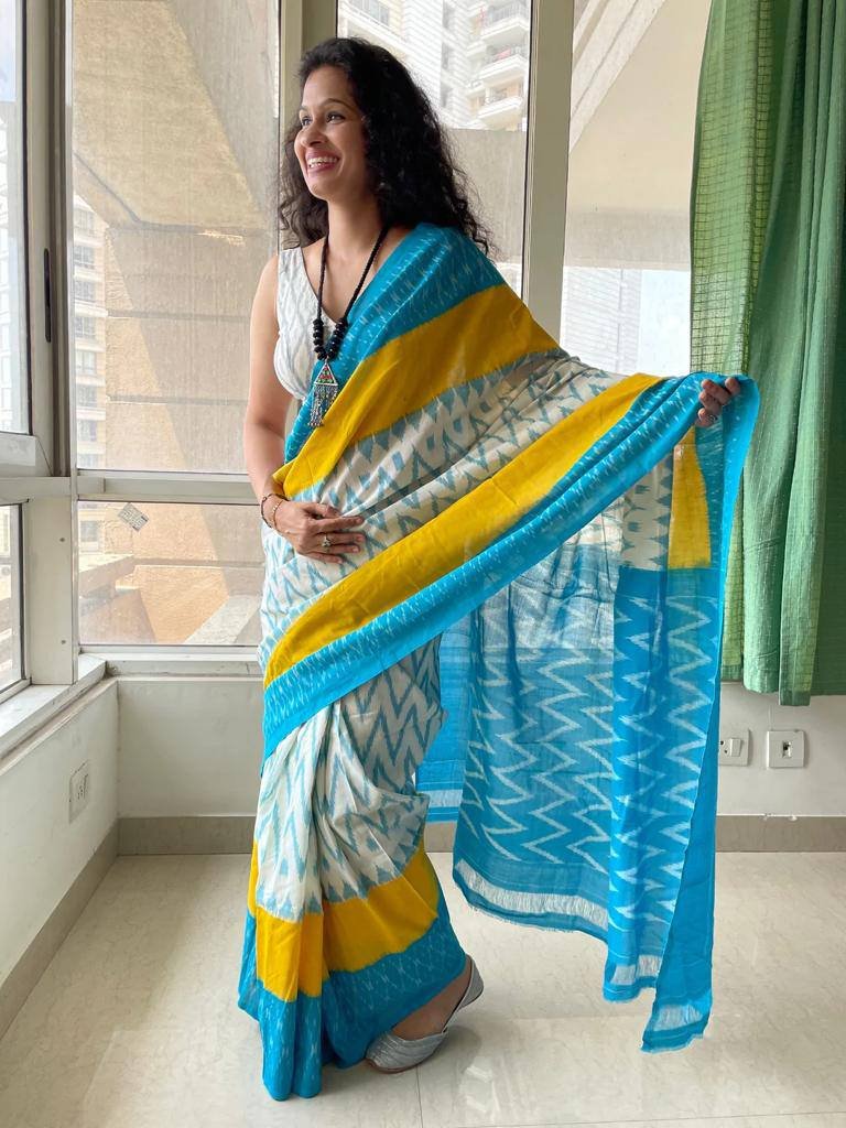 Elegant Plain Linen Saree with Digital Print & Blouse image 2
