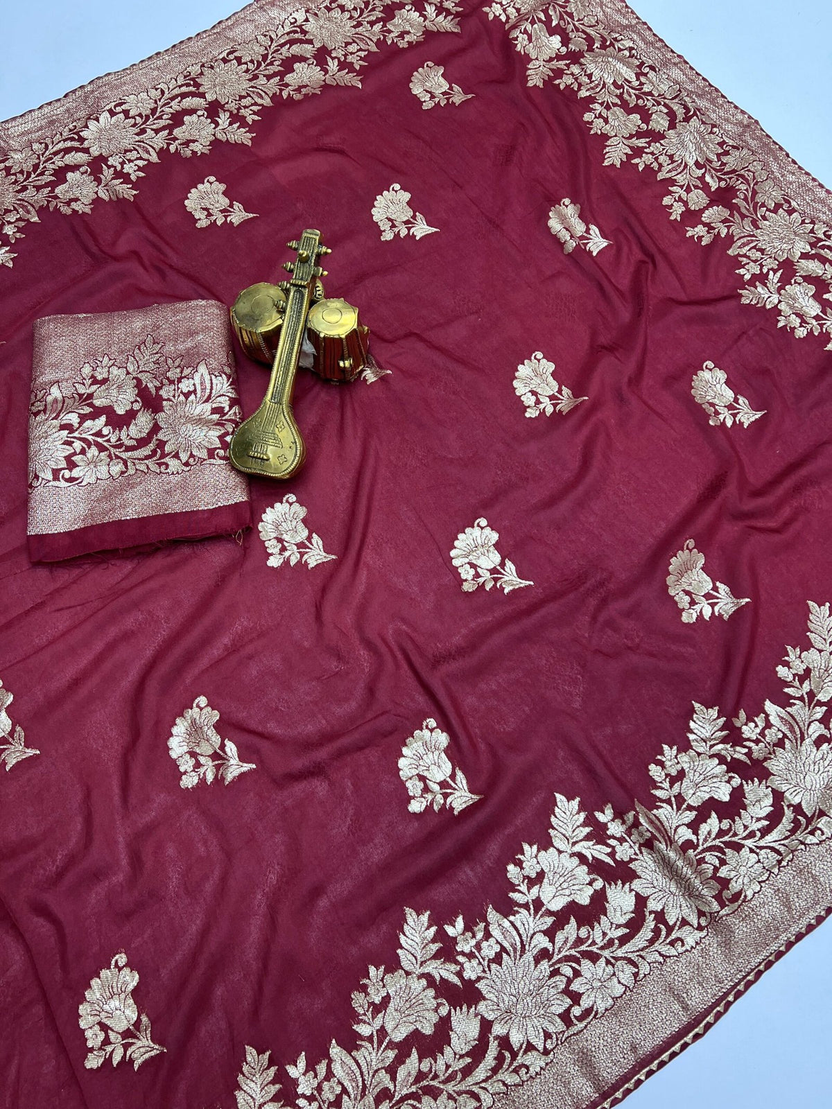 Hathiguda Trending Soft Dolla Viscose Silk Saree with Zari & Meenakari Weaving image 4