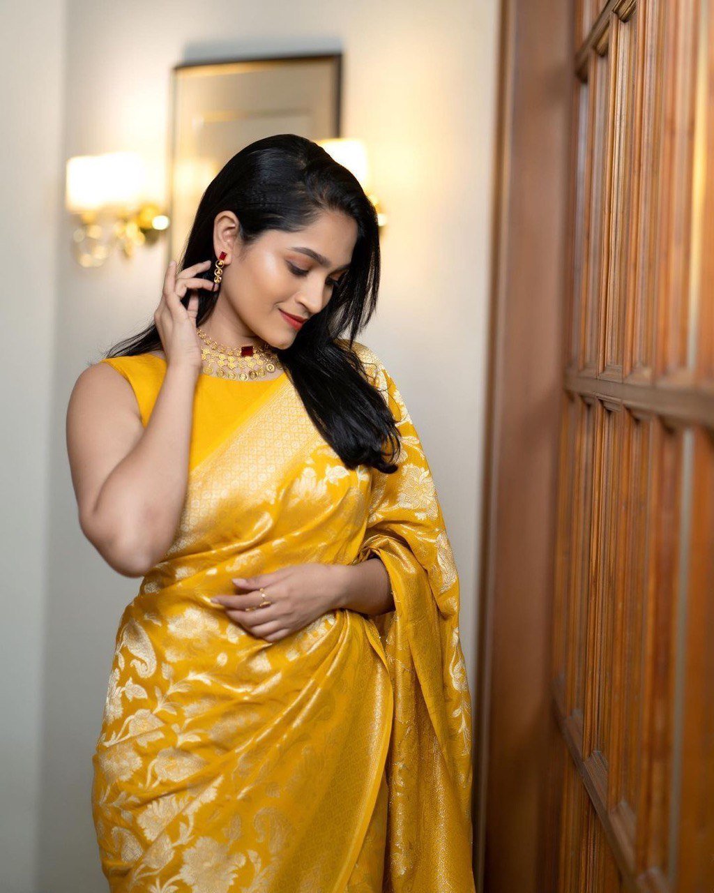 Soft Lichi Silk Saree with Rich Pallu & Jacquard Weaving image 2