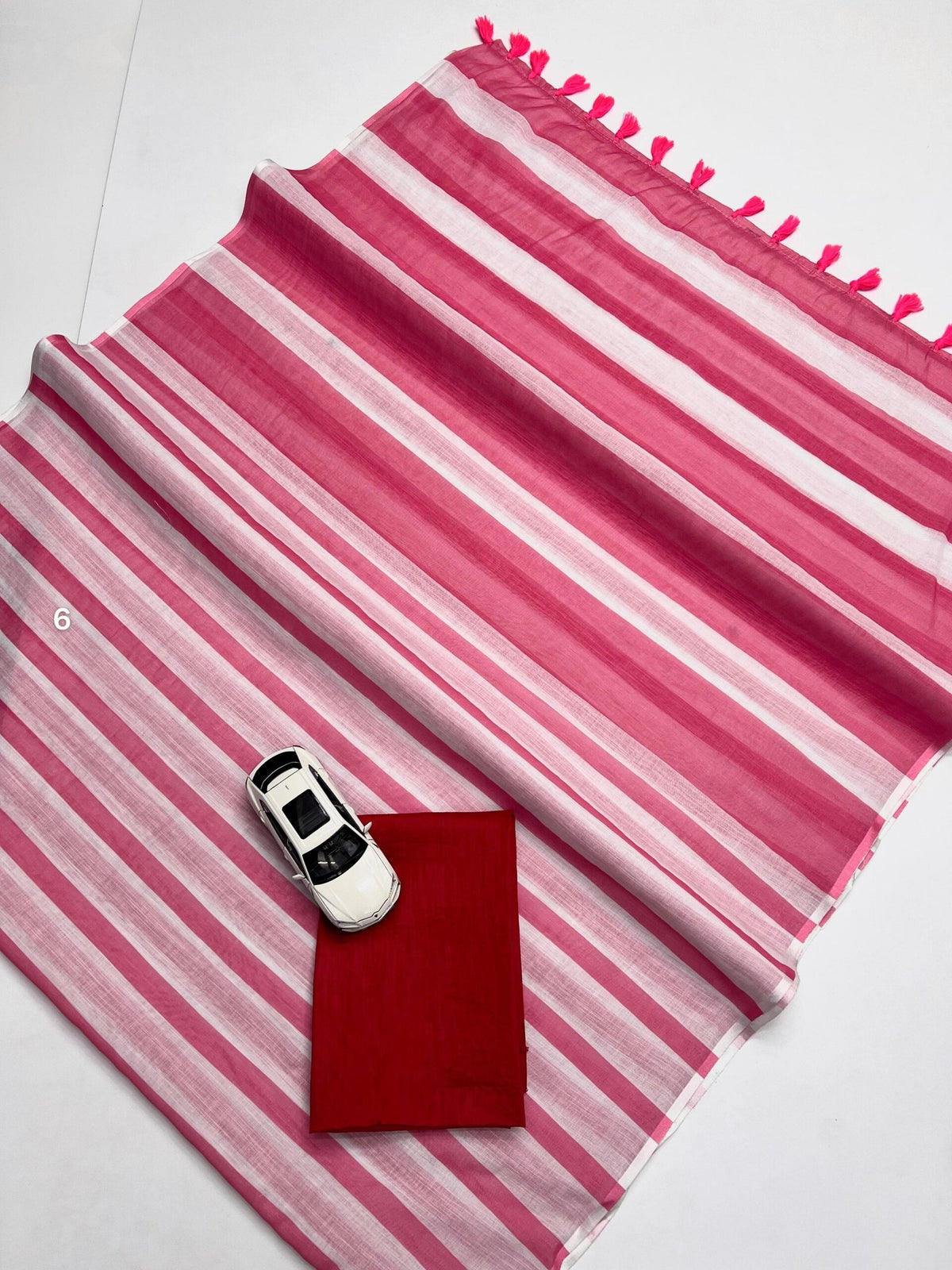 Plain Linen Saree with Digital Print & Fumka Latkan | With Bangaloiry Satin Blouse image 21