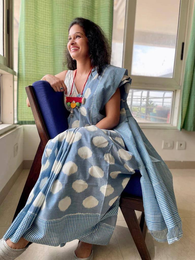 Elegant Plain Linen Saree with Digital Print & Blouse image 6