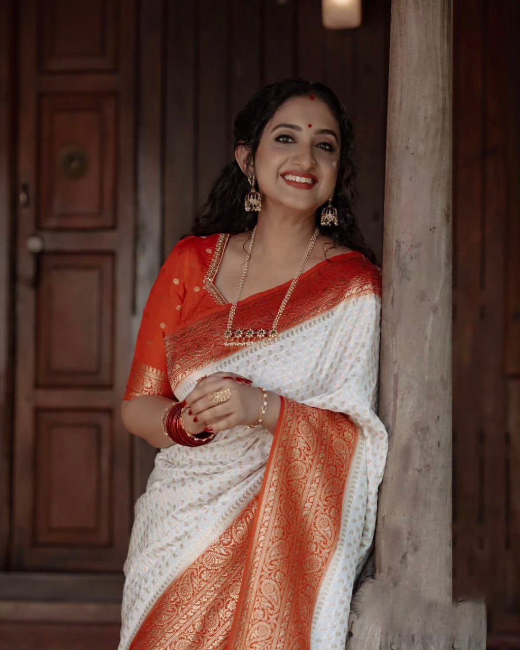 Stunning White Soft Lichi Silk Saree with Red Contrast Jacquard Blouse image 3