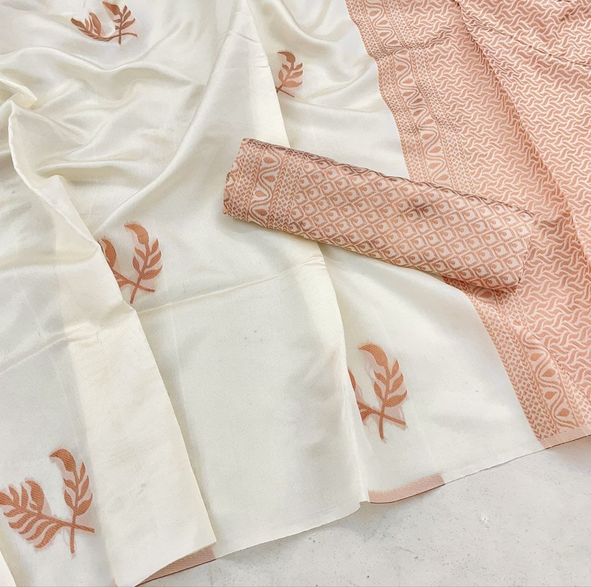 Banarasi Soft Lichi Silk Saree with Rich Jacquard Weaving image 5