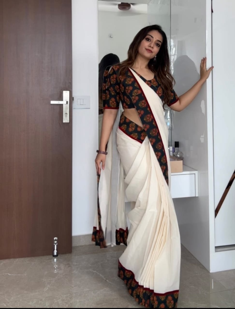 Plain Linen Saree with Digital Print & Matching Blouse - Black image