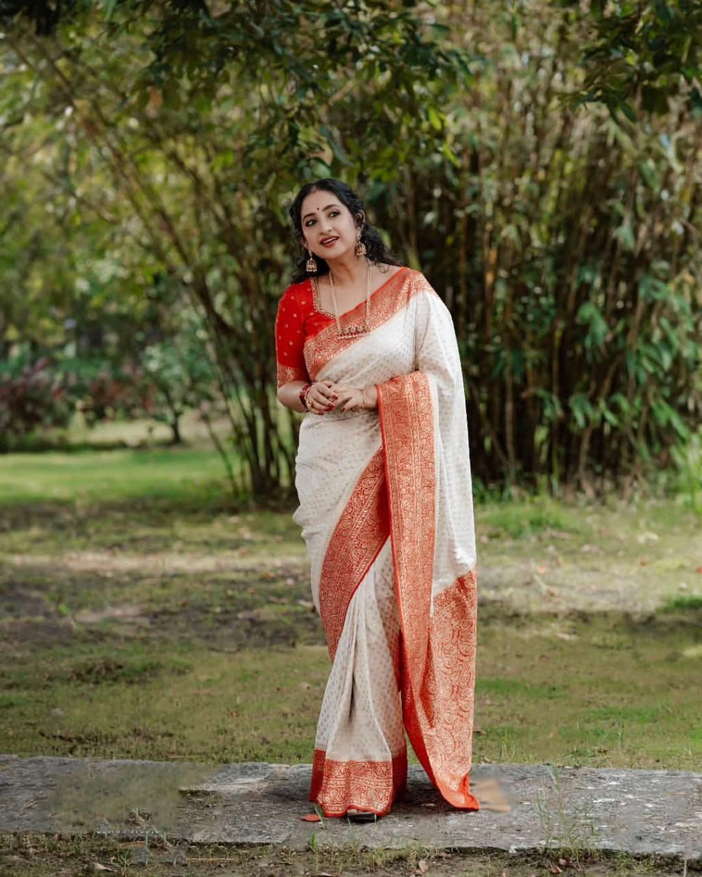 Stunning White Soft Lichi Silk Saree with Red Contrast Jacquard Blouse image 5