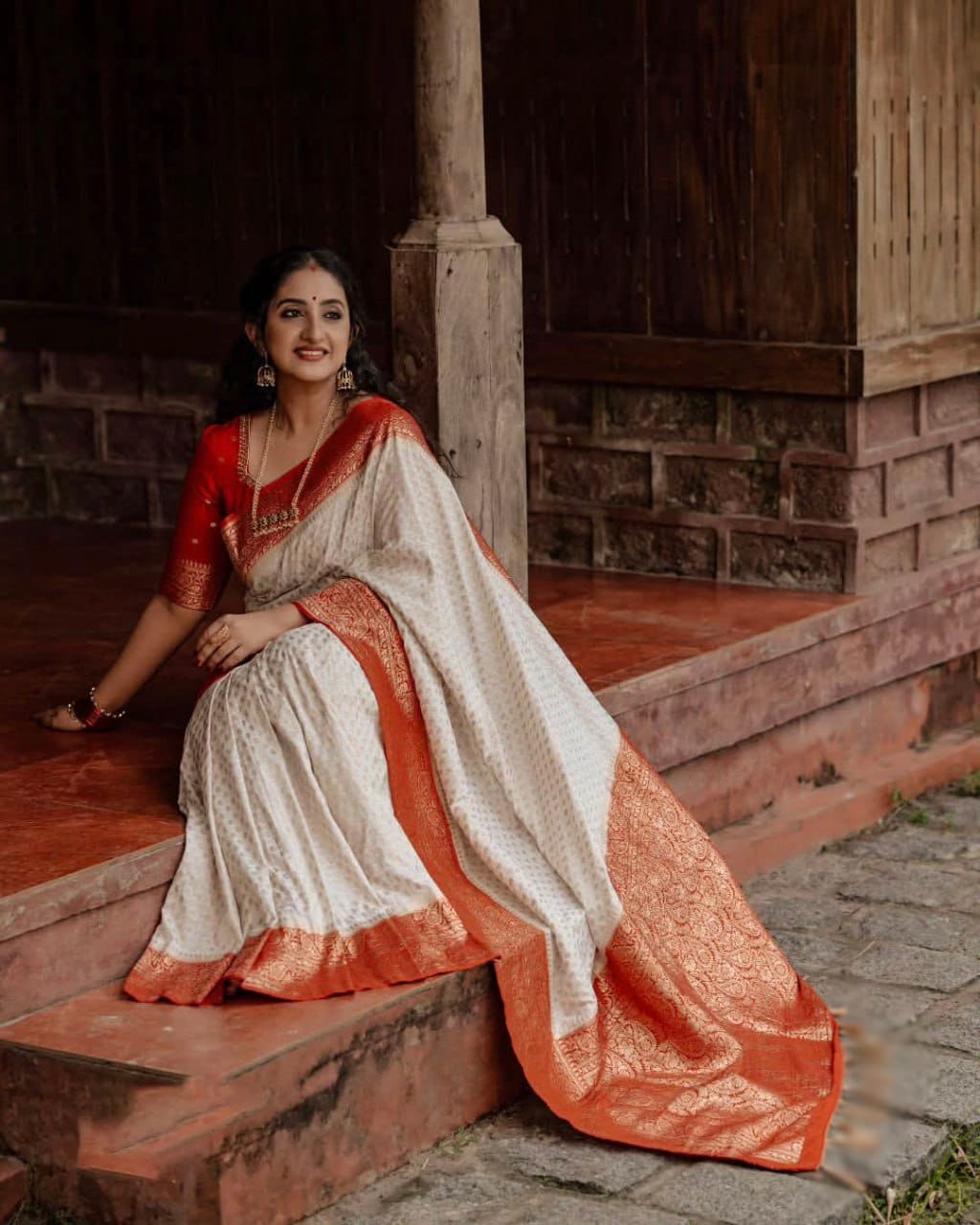 Stunning White Soft Lichi Silk Saree with Red Contrast Jacquard Blouse image 7