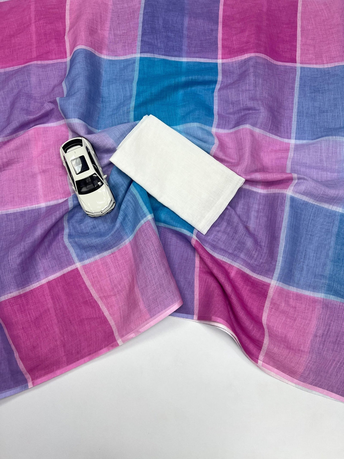 Minimalist Plain Linen Saree with Delicate Digital Print & Stylish Fumka Latkan – With Bangalori Satin Blouse image 1