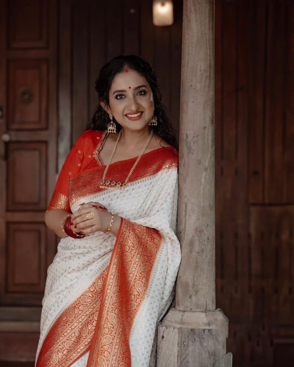 Stunning White Soft Lichi Silk Saree with Red Contrast Jacquard Blouse image 4