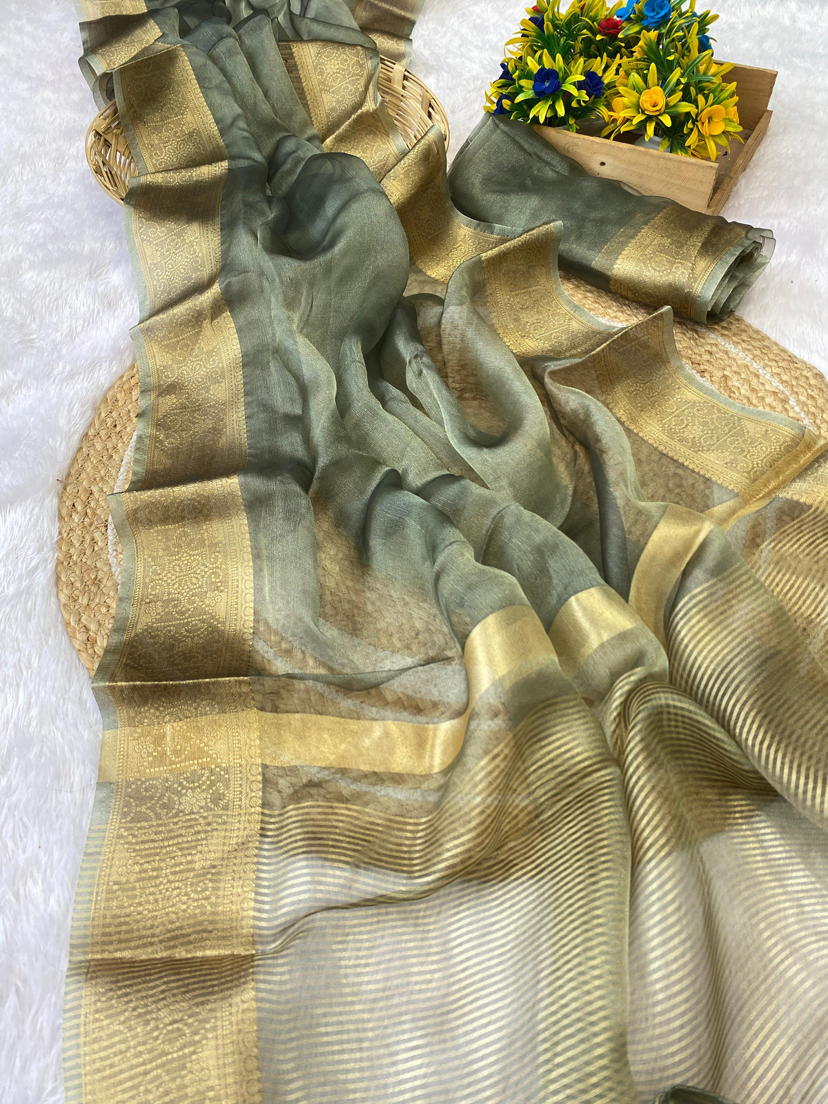 Pure Jacquard Weaving Khadi Silk Tissue Organza Saree with Elegant Border