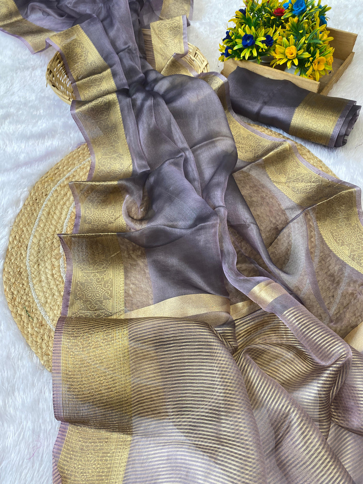 Pure Jacquard Weaving Khadi Silk Tissue Organza Saree with Elegant Border