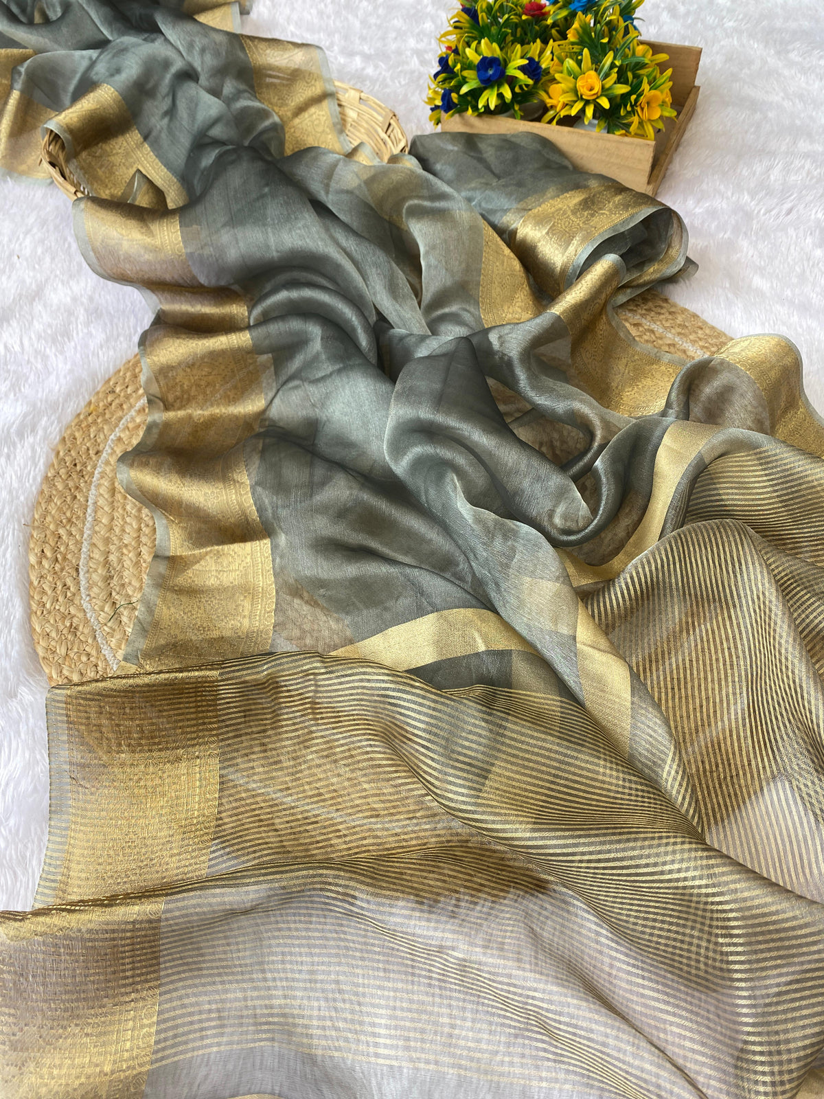 Pure Jacquard Weaving Khadi Silk Tissue Organza Saree with Elegant Border