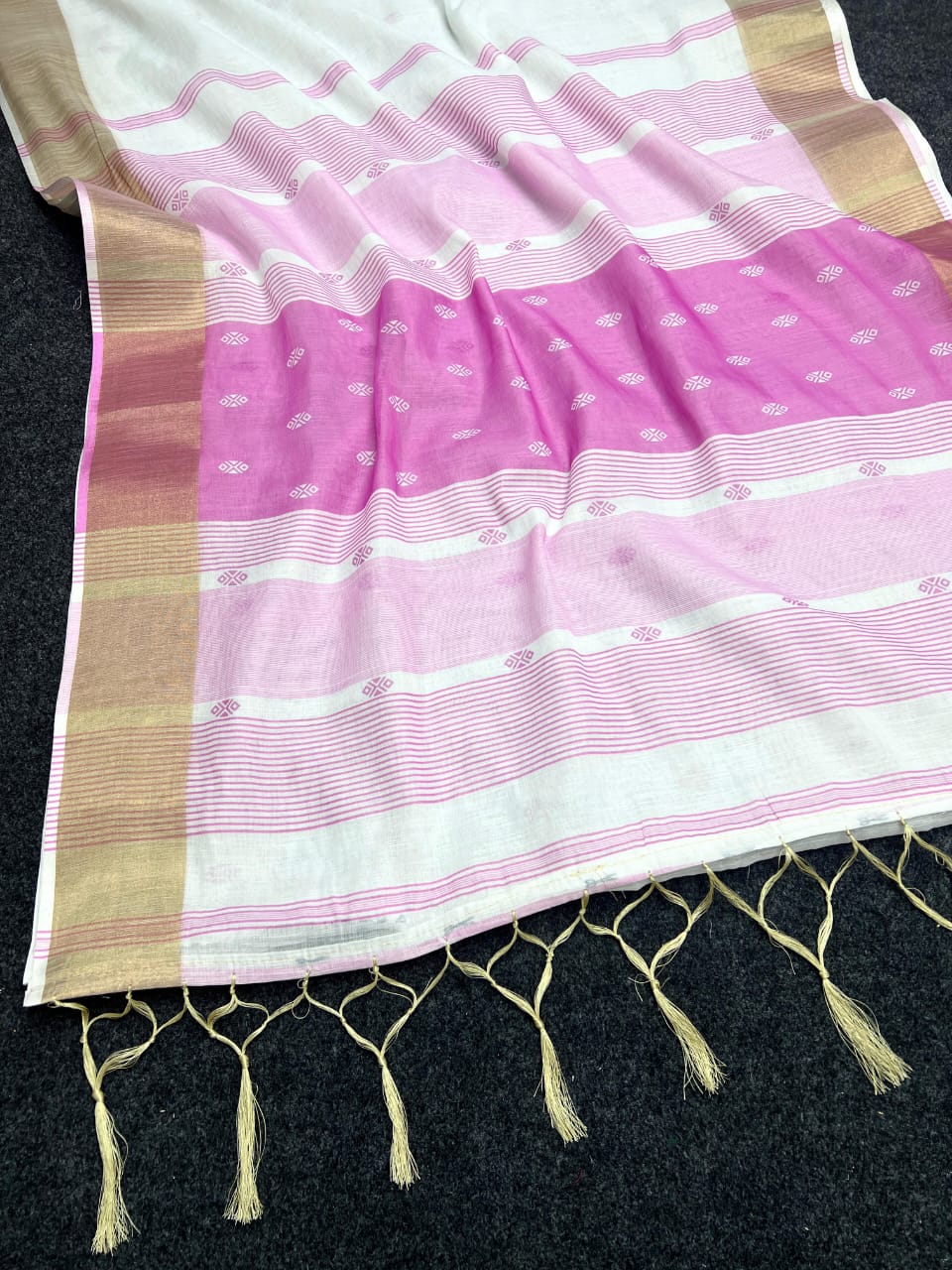 Linen Saree with Gold Jari 5×5 Border & Digital Print
