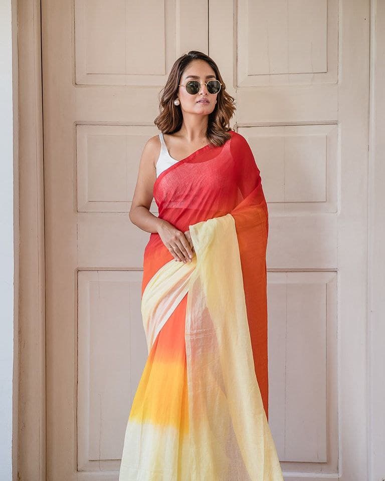 Plain Linen Saree with Digital Print & Latkan