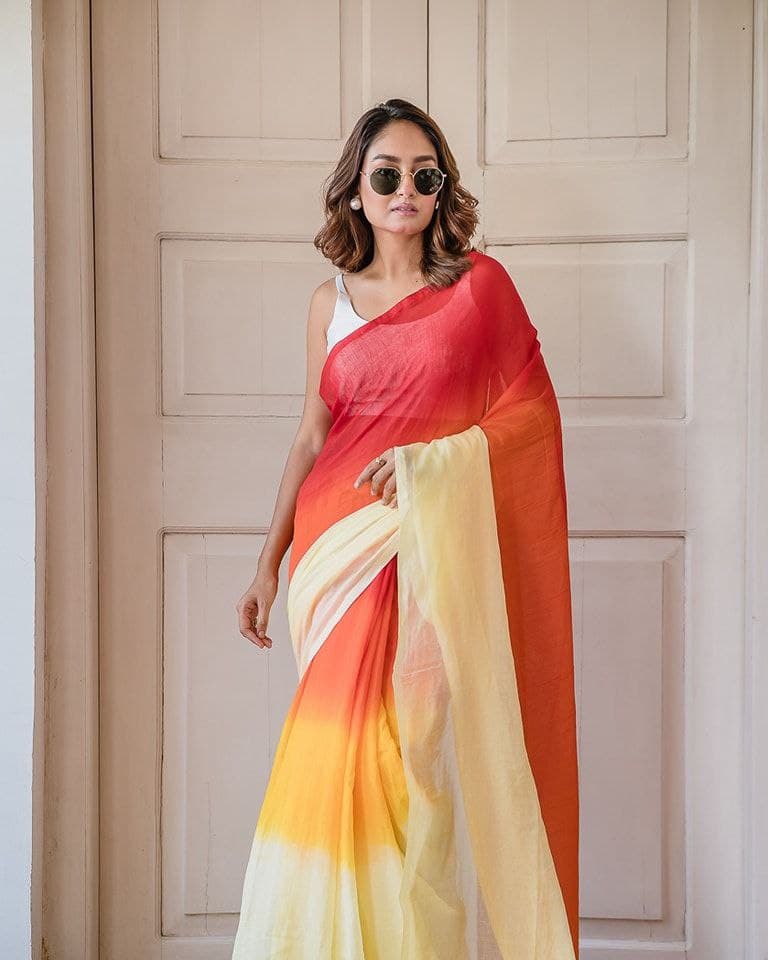 Plain Linen Saree with Digital Print & Latkan