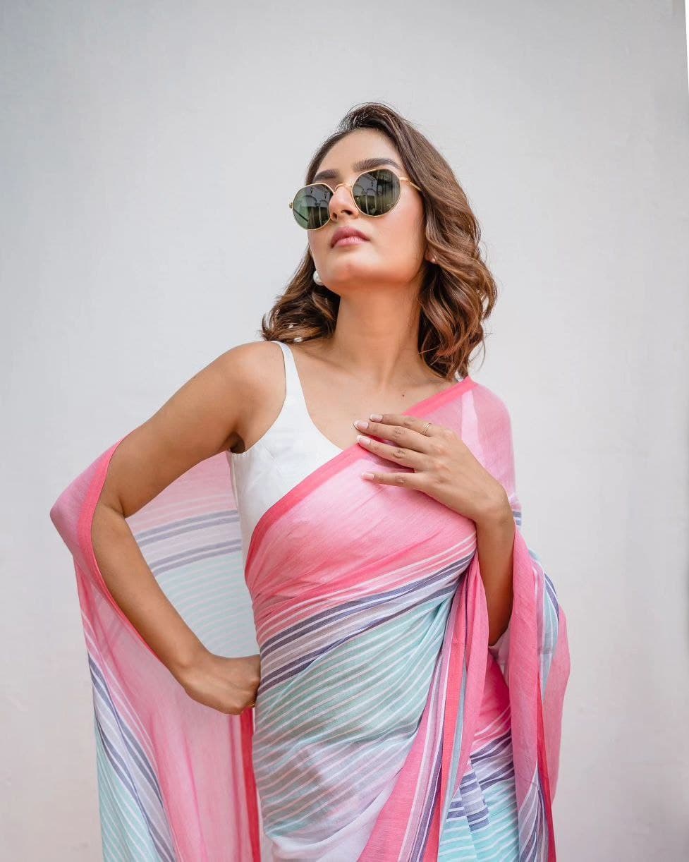 Plain Linen Saree with Digital Print & Latkan
