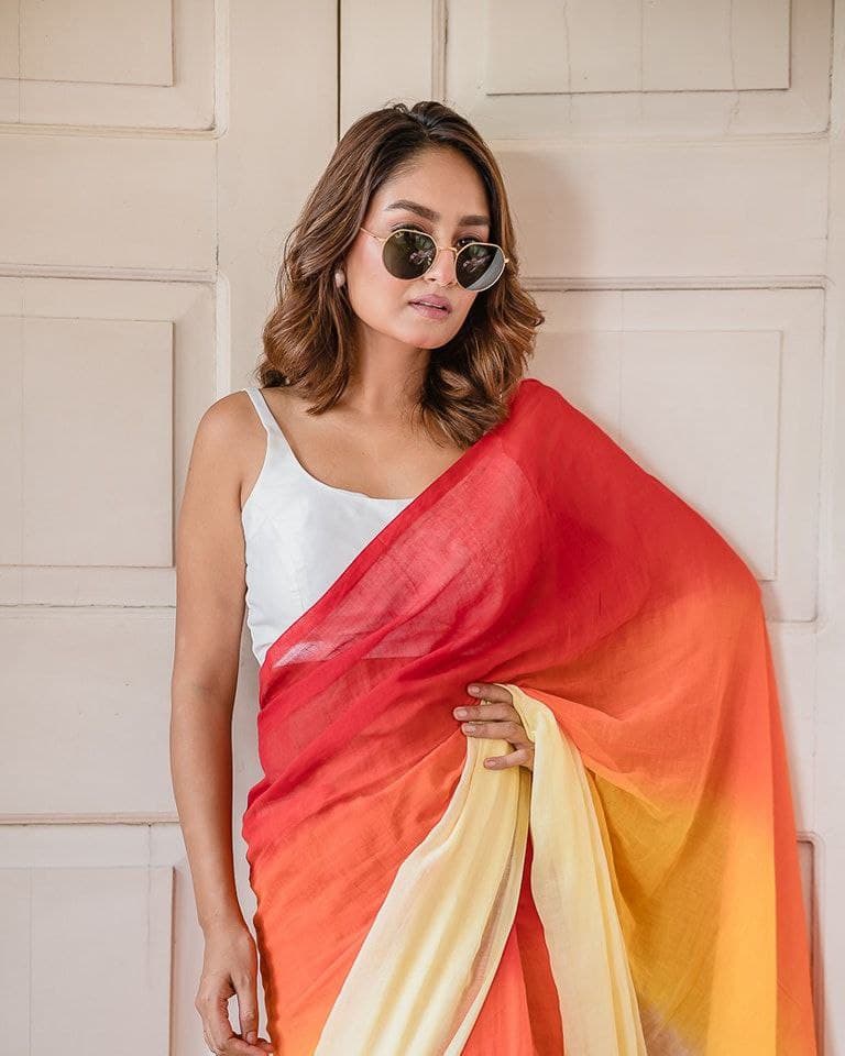 Plain Linen Saree with Digital Print & Latkan