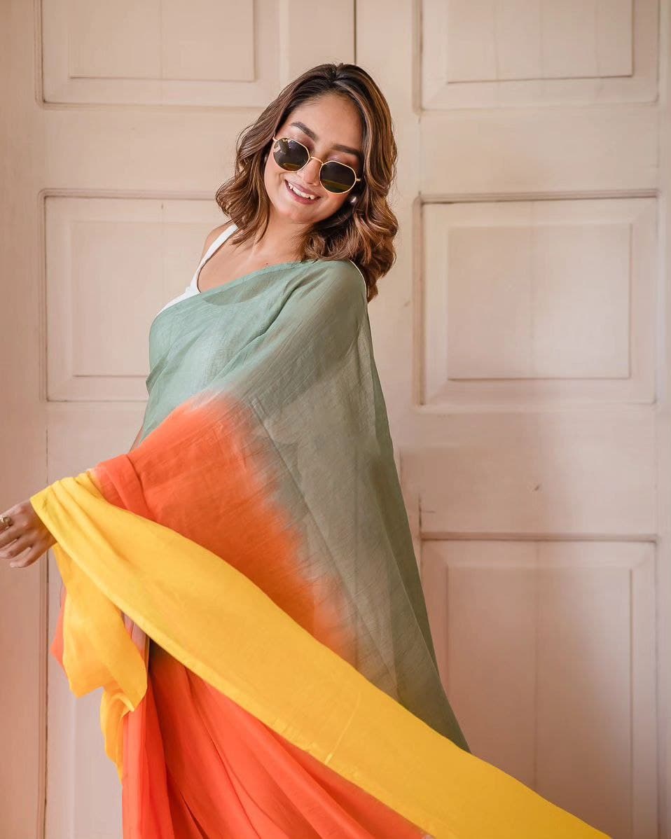 Plain Linen Saree with Digital Print & Latkan