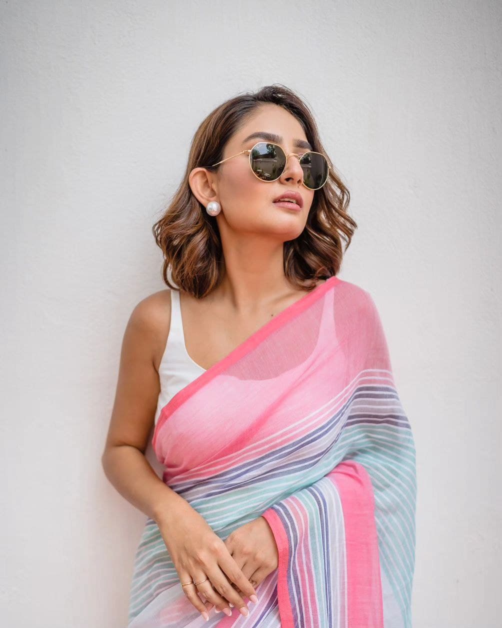 Plain Linen Saree with Digital Print & Latkan