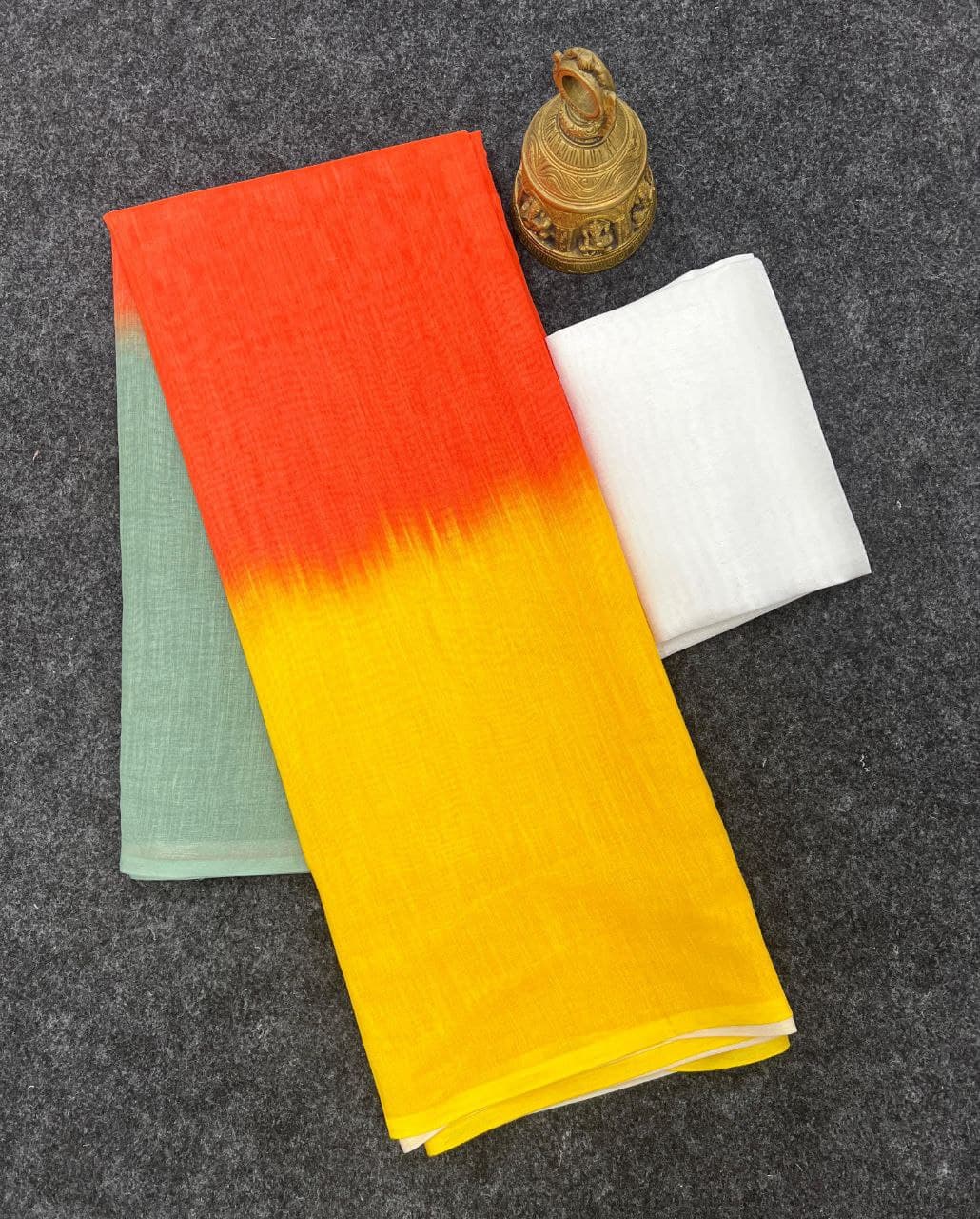 Plain Linen Saree with Digital Print & Latkan