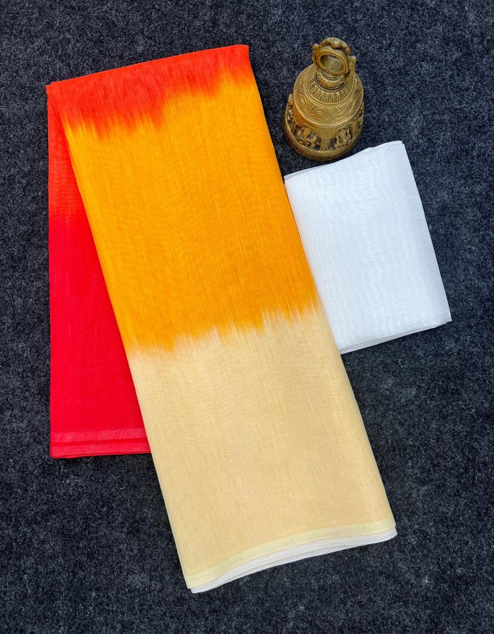 Plain Linen Saree with Digital Print & Latkan