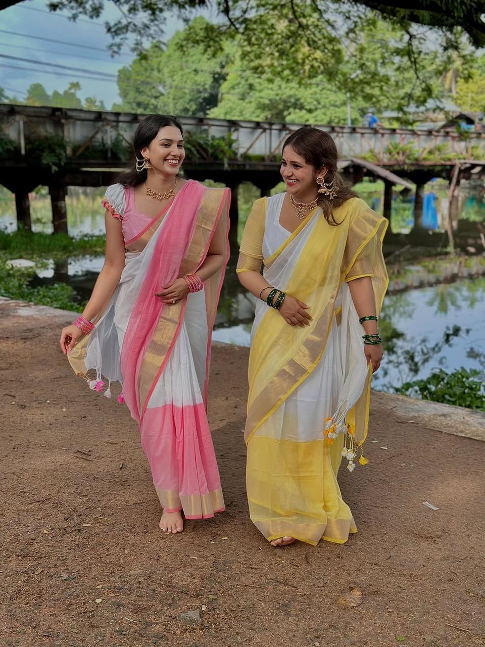Soft Linen Saree with Golden Border & Latkan