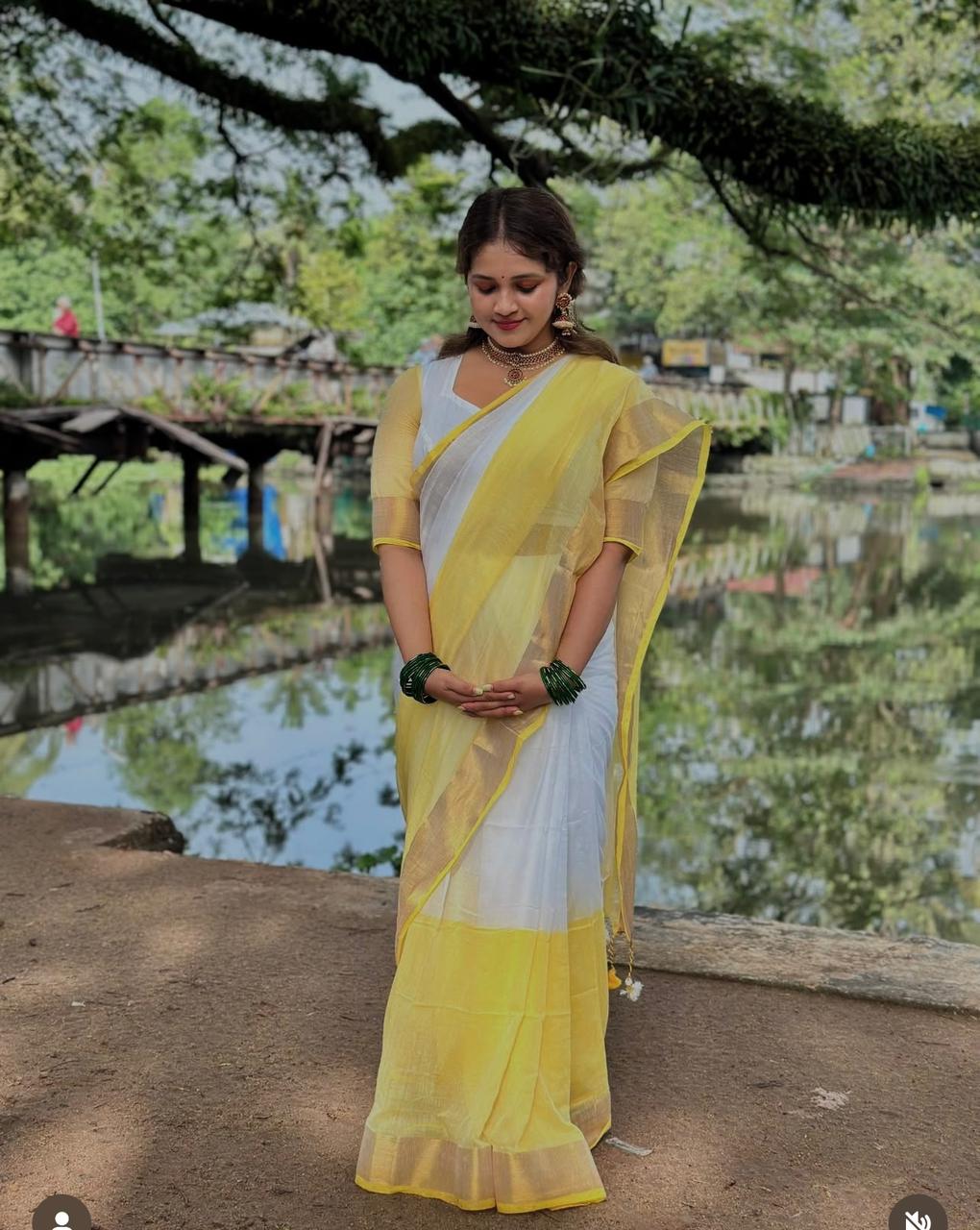 Soft Linen Saree with Golden Border & Latkan
